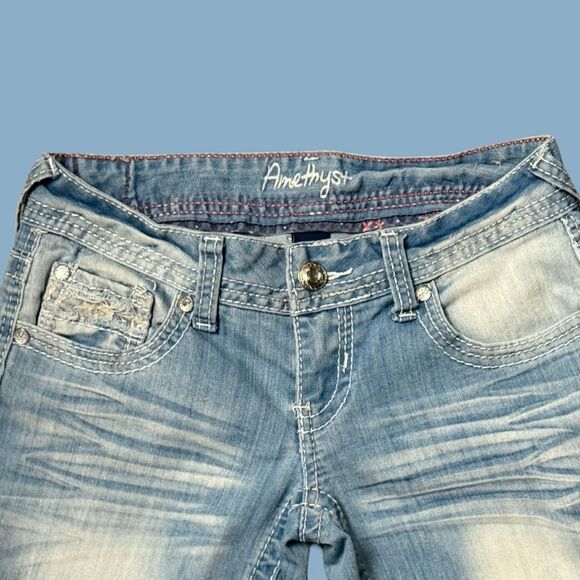 Amethyst Low Rise Light Wash Bleached Stretch Distressed Jeans Size 3 27x26 #223 - Picture 3 of 6